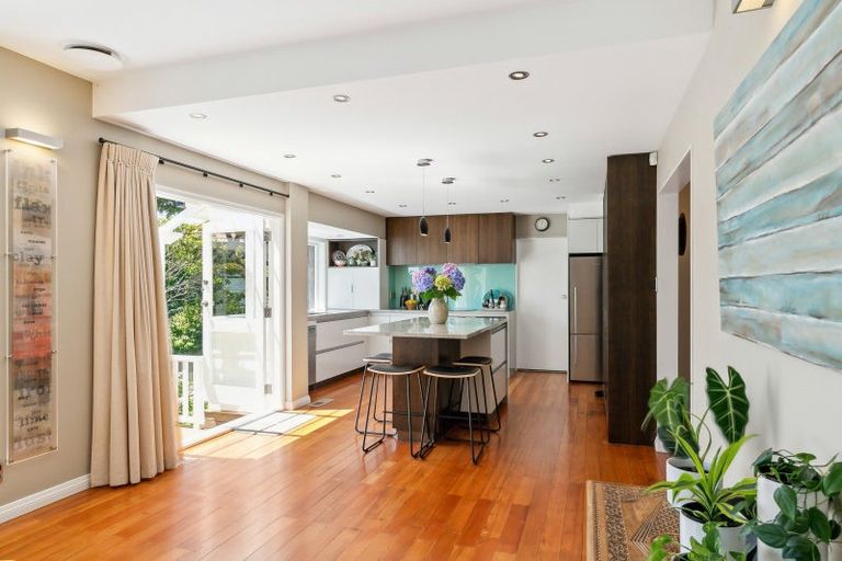 Photo of property in 22 Woodmancote Road, Khandallah, Wellington, 6035