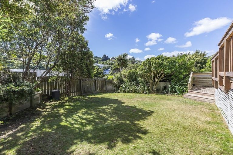 Photo of property in 129 Northland Road, Northland, Wellington, 6012