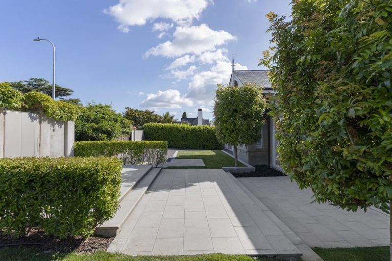 Photo of property in 27 Marine Parade, Herne Bay, Auckland, 1011