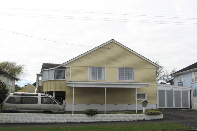 Photo of property in 82 Cook Street, Marfell, New Plymouth, 4310