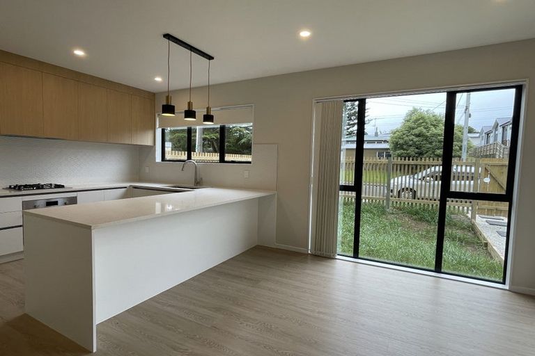 Photo of property in 30a Lowtherhurst Road, Massey, Auckland, 0614