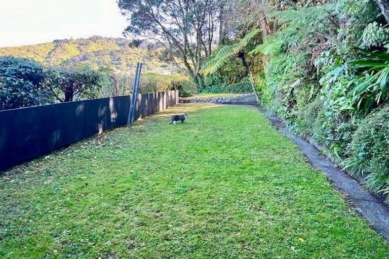 Photo of property in 18 Karachi Crescent, Khandallah, Wellington, 6035