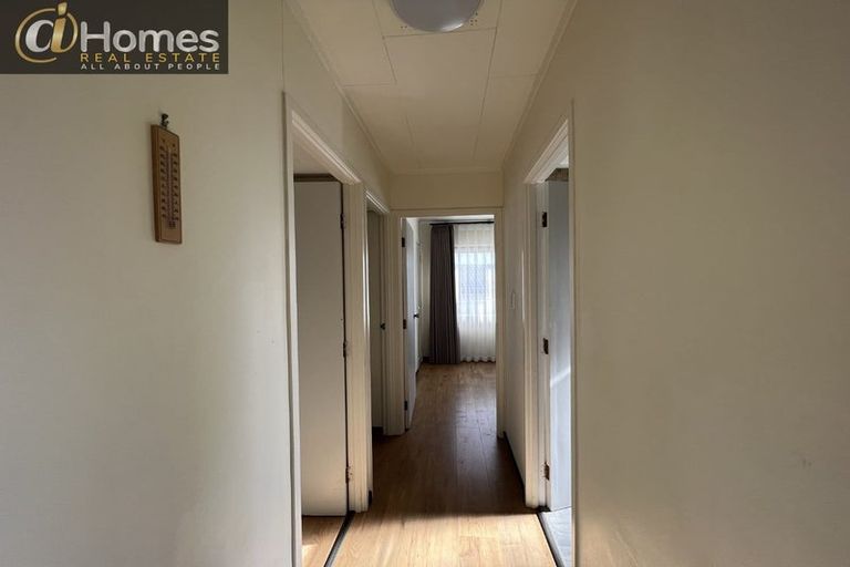 Photo of property in 15 Meadowood Drive, Unsworth Heights, Auckland, 0632