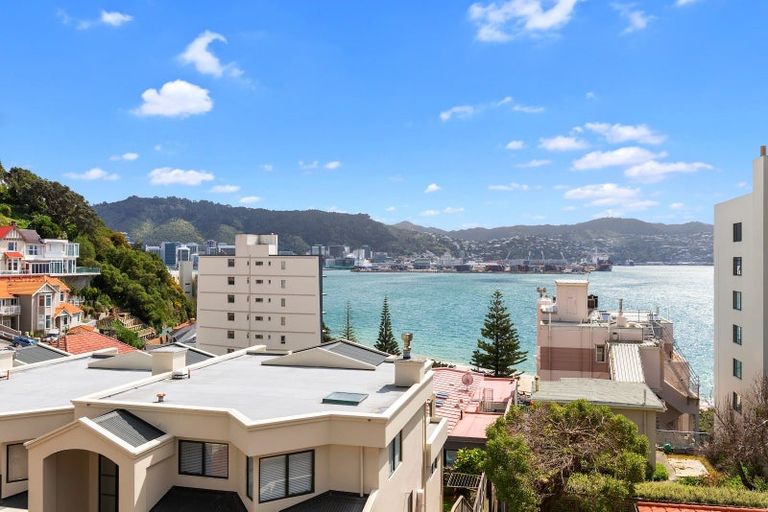 Photo of property in 210 Oriental Parade, Oriental Bay, Wellington, 6011