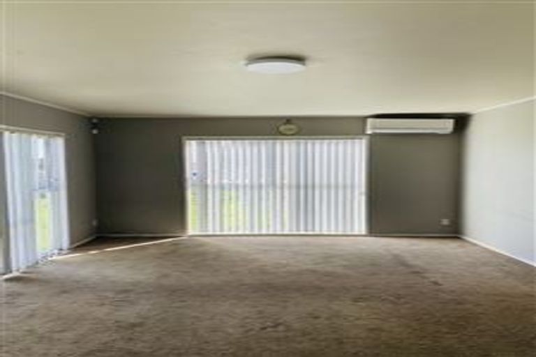 Photo of property in 2 Sunlands Drive, Manurewa, Auckland, 2102