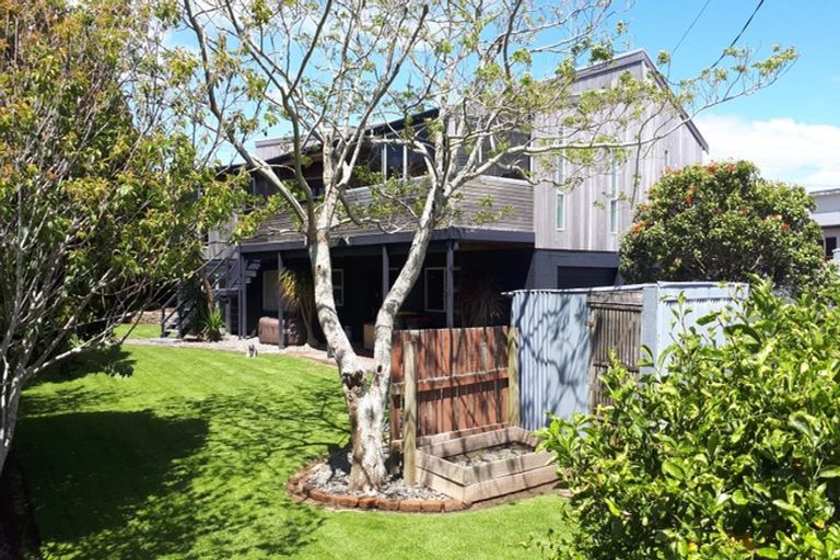 Photo of property in 4 Holloway Road, Omata, New Plymouth, 4374