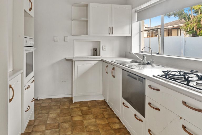 Photo of property in 1/5 Napoleon Avenue, Milford, Auckland, 0620