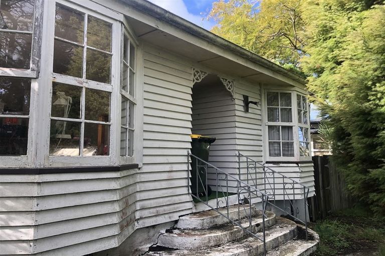 Photo of property in 15 Gordon Avenue, Forrest Hill, Auckland, 0620