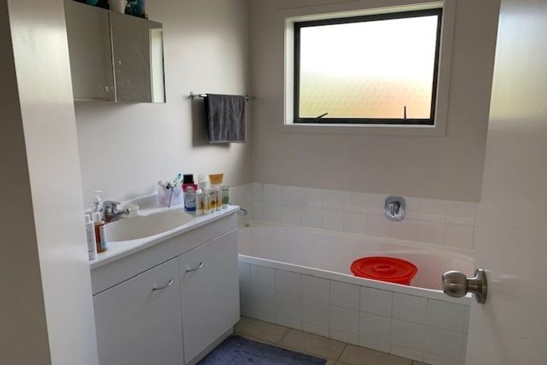 Photo of property in 1/25 Fields Parade, Oteha, Auckland, 0632