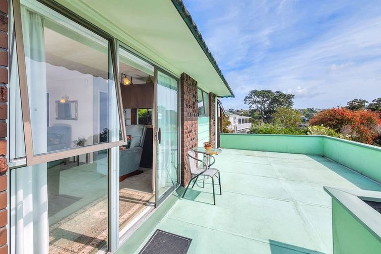 Photo of property in 1/27 Aotearoa Terrace, Murrays Bay, Auckland, 0630