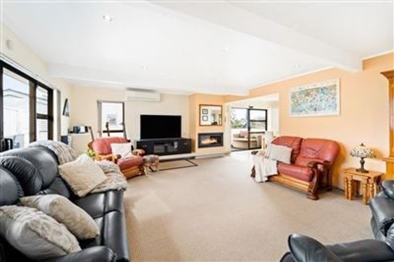 Photo of property in 43 Redwing Street, Browns Bay, Auckland, 0630