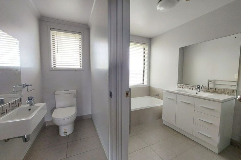 Photo of property in 25 Saxon Woods Drive, Rototuna North, Hamilton, 3210