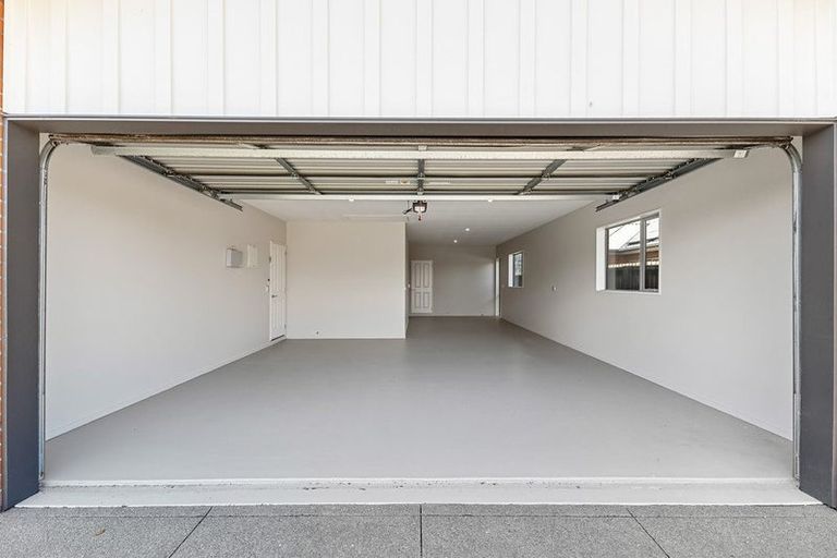 Photo of property in 15 Saint Peters Close, Woolston, Christchurch, 8062