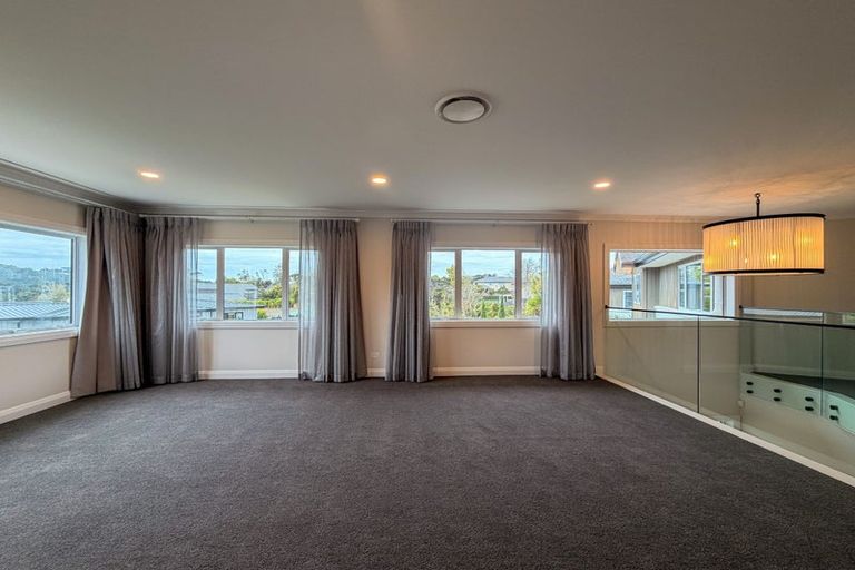 Photo of property in 11 Henry Blyth Lane, Greenhithe, Auckland, 0632