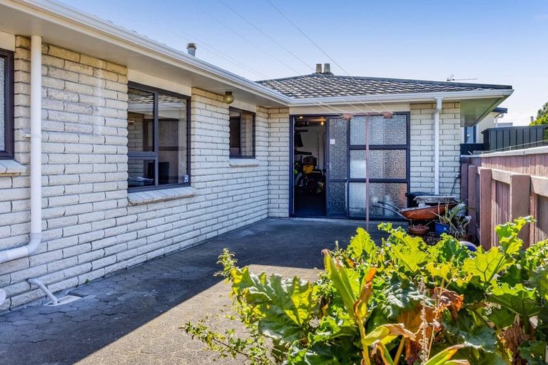 Photo of property in 1/27 Whiteley Street, Moturoa, New Plymouth, 4310