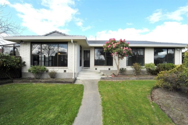 Photo of property in 28 Chipping Lane, Redwood, Christchurch, 8051