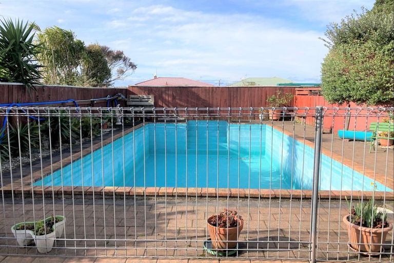 Photo of property in 19 Raleigh Street, Waitara, 4320