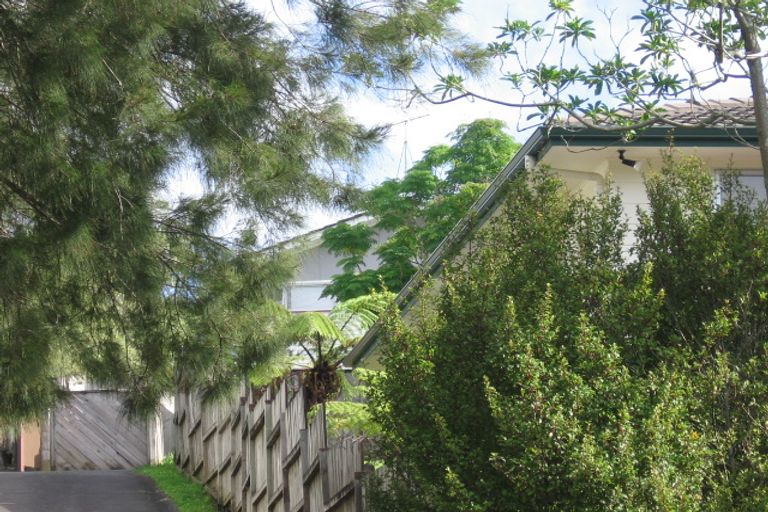 Photo of property in 13 Staincross Street, Green Bay, Auckland, 0604