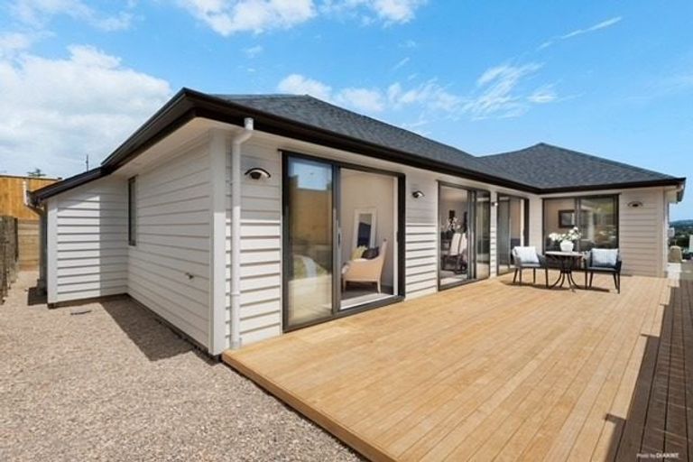 Photo of property in 23 Reserva Crescent, Kumeu, 0810