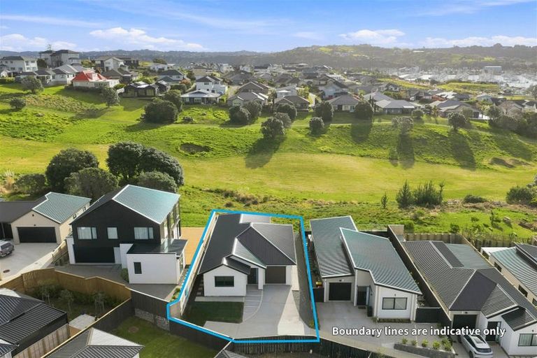 Photo of property in 50 Whakairo Crescent, Gulf Harbour, Whangaparaoa, 0930