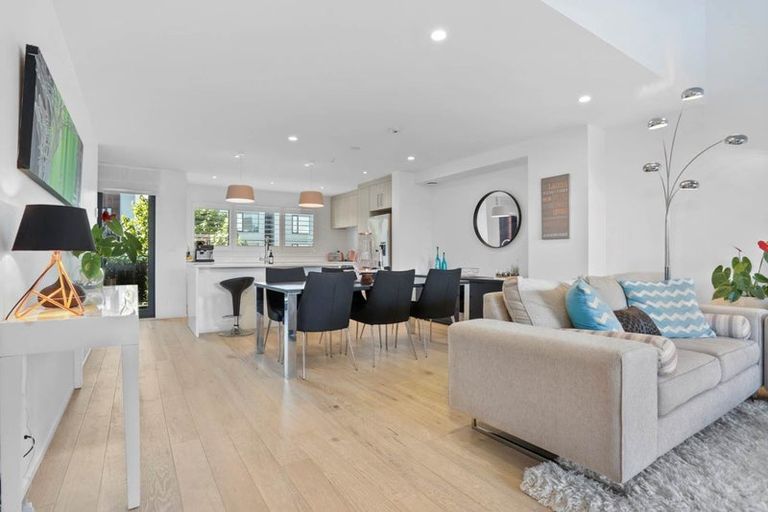 Photo of property in 76 Hobsonville Point Road, Hobsonville, Auckland, 0616