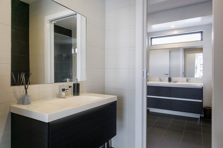 Photo of property in 12 Pukenamu Road, Rainbow Point, Taupo, 3330