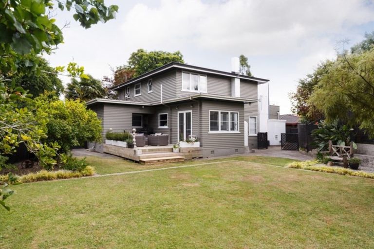 Photo of property in 546 Featherston Street, Roslyn, Palmerston North, 4414