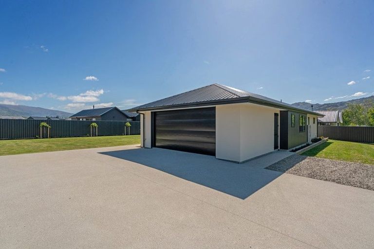 Photo of property in 9 Pisa Moorings Road, Mount Pisa, Cromwell, 9383