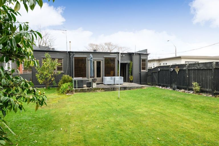 Photo of property in 497 Featherston Street, Roslyn, Palmerston North, 4414