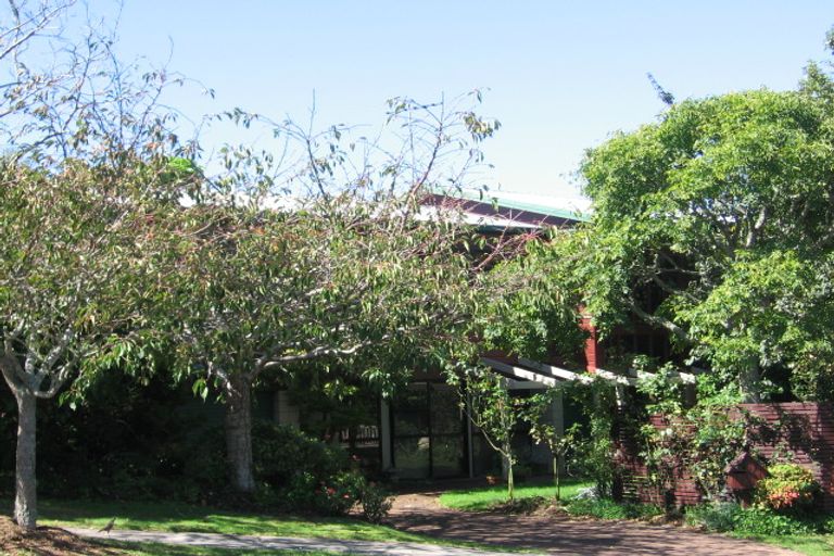 Photo of property in 7 Helvetia Drive, Browns Bay, Auckland, 0630