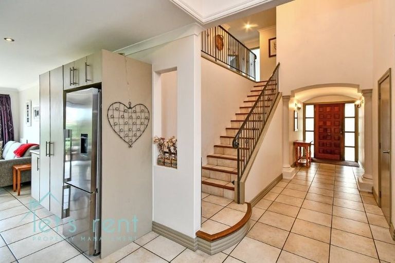 Photo of property in 62 Mt Lebanon Crescent, The Gardens, Auckland, 2105