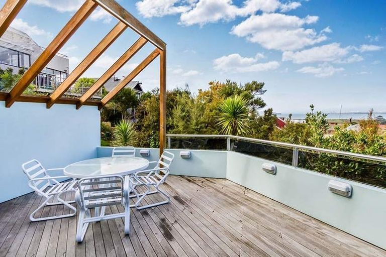 Photo of property in 4 Graceview Way, West Harbour, Auckland, 0618