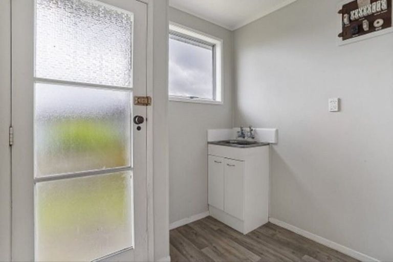 Photo of property in 307 Roscommon Road, Clendon Park, Auckland, 2103