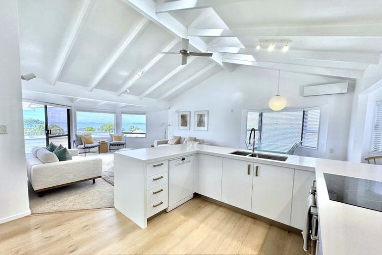 Photo of property in 19 Zita Avenue, Matakatia, Whangaparaoa, 0930