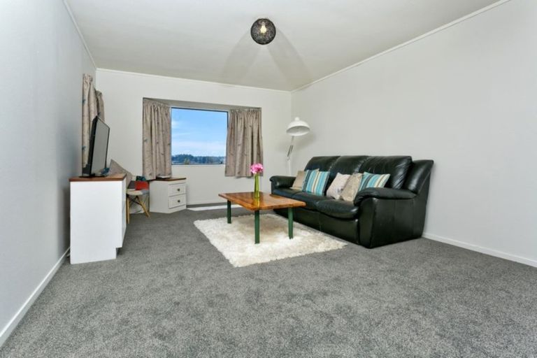 Photo of property in 12 Sevilla Place, Unsworth Heights, Auckland, 0632
