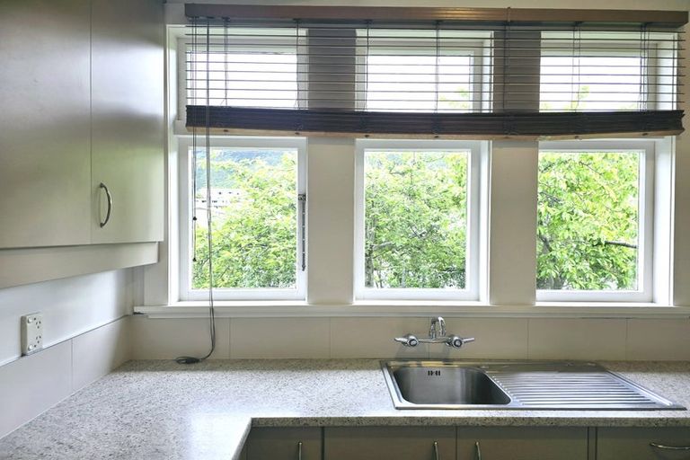 Photo of property in 16 Buller Street, Picton, 7220