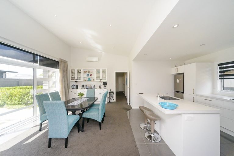 Photo of property in 3 Levi Place, Kelvin Grove, Palmerston North, 4414