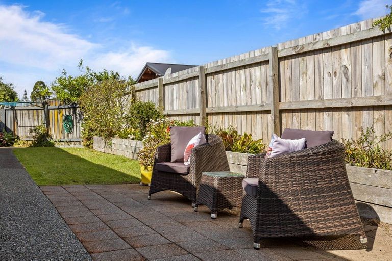 Photo of property in 2/10 Ross Crescent, Orewa, 0931