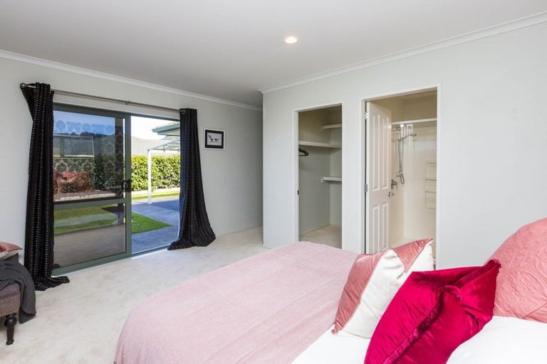 Photo of property in 12 Percy Kinsman Crescent, Riverstone Terraces, Upper Hutt, 5018