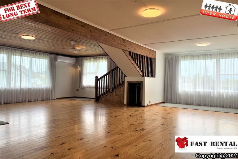 Photo of property in 83 Red Beach Road, Red Beach, 0932