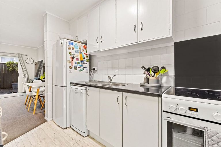 Photo of property in 68a Colwill Road, Massey, Auckland, 0614