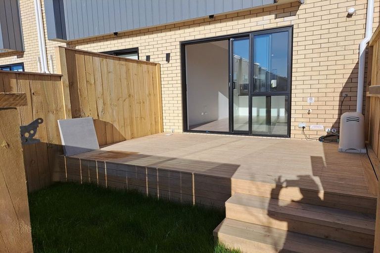 Photo of property in 7/36 Westgate Drive, Westgate, Auckland, 0614