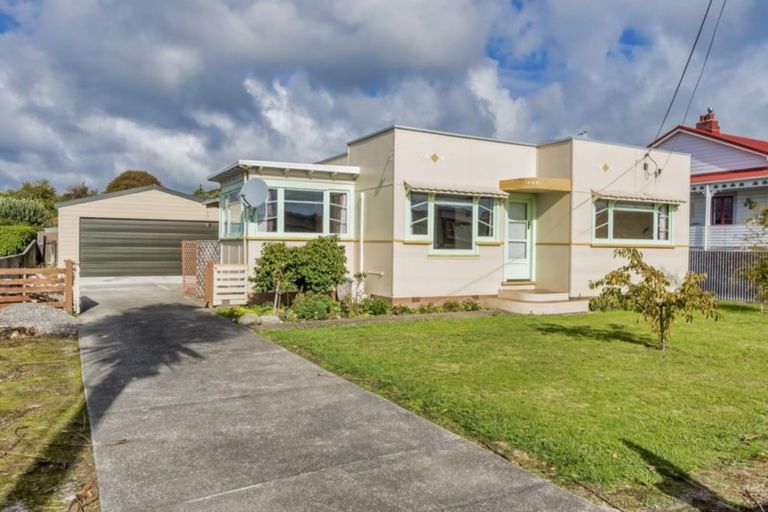 Photo of property in 96 Winchester Street, Levin, 5510