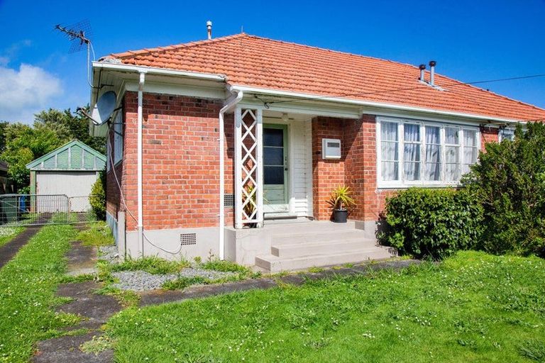 Photo of property in 40-42 Dixon Avenue, Hawera, 4610