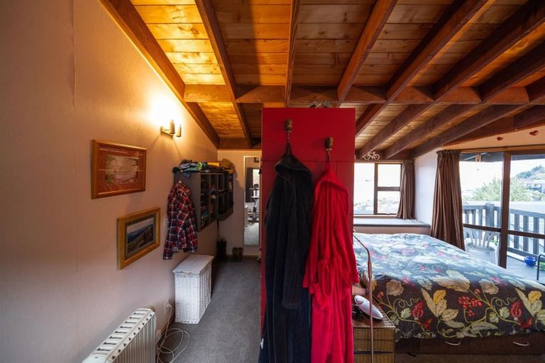 Photo of property in 7b Cameron Place, Fernhill, Queenstown, 9300