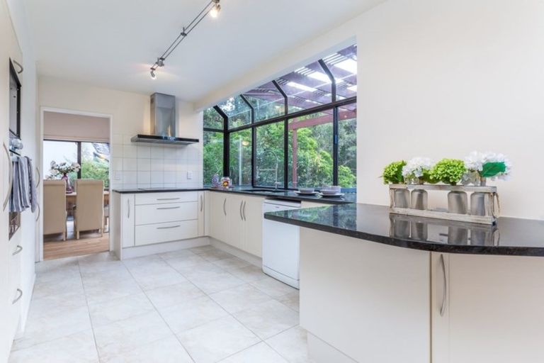 Photo of property in 16 Homewood Place, Chatswood, Auckland, 0626