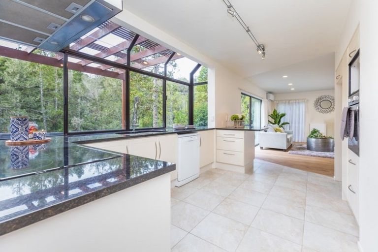 Photo of property in 16 Homewood Place, Chatswood, Auckland, 0626