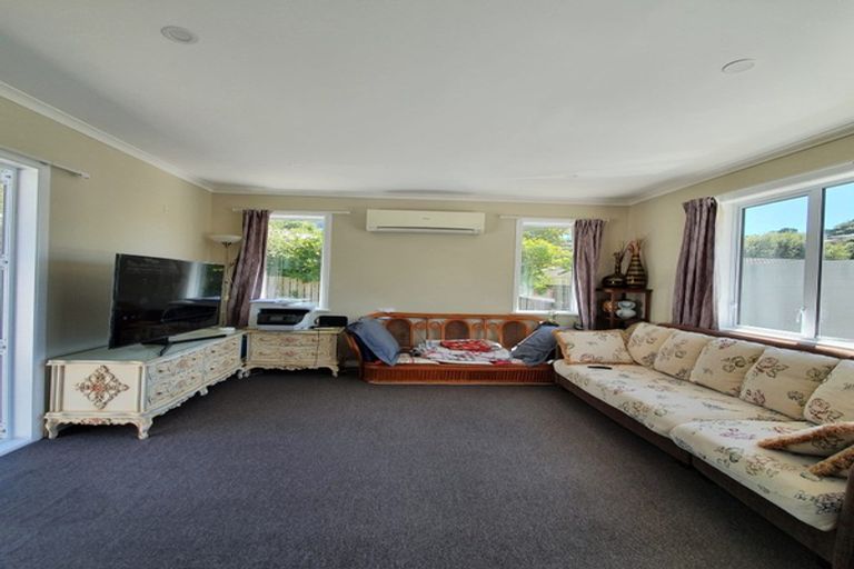 Photo of property in 106 Broderick Road, Johnsonville, Wellington, 6037