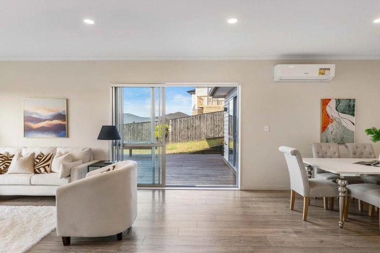 Photo of property in 9 James Elliot Way, Pokeno, 2402
