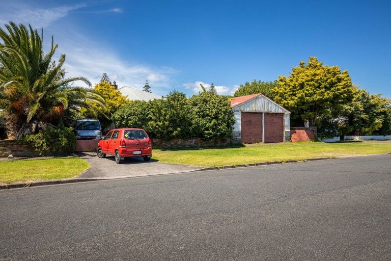 Photo of property in 82 Domett Street, Waitara, 4320